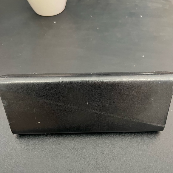 Fendi sunglass case - Picture 3 of 6